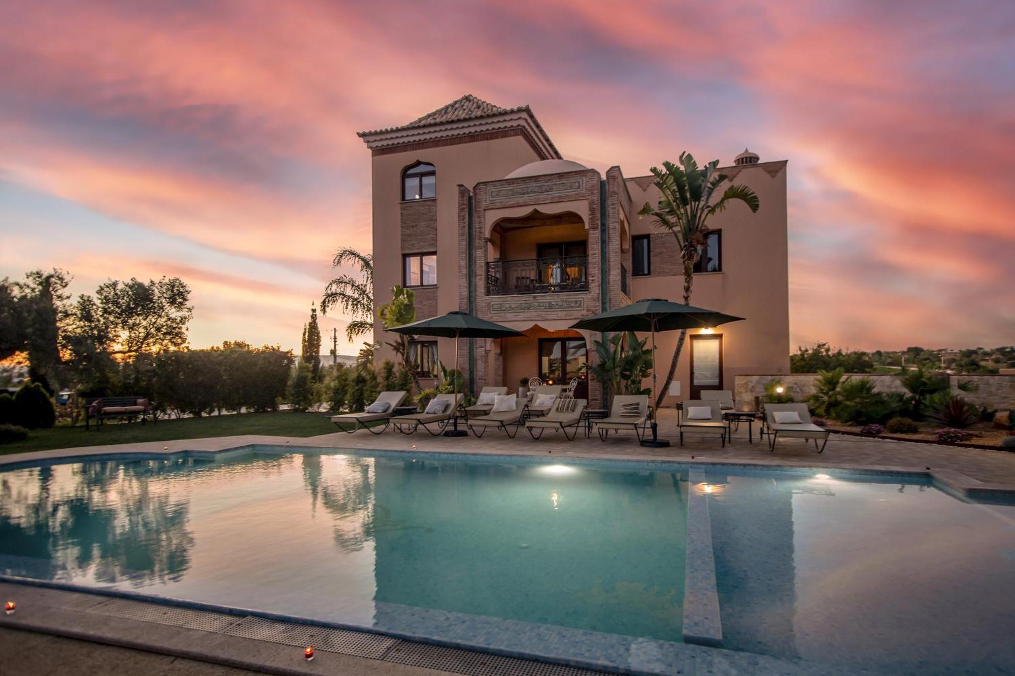 Al Karob Yoga Boutique Hotel Guia  Bagian luar foto