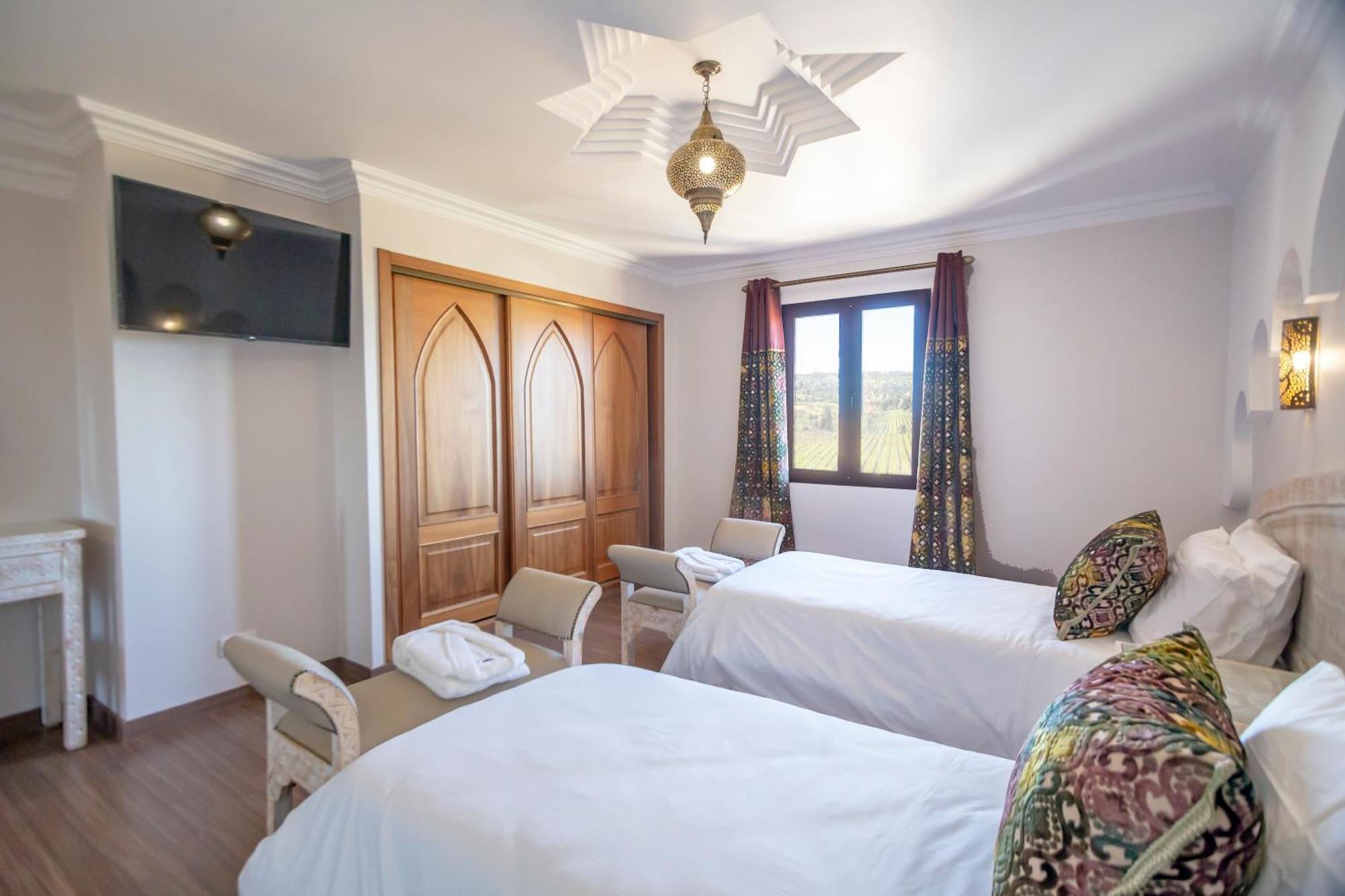 Al Karob Yoga Boutique Hotel Guia  Bagian luar foto