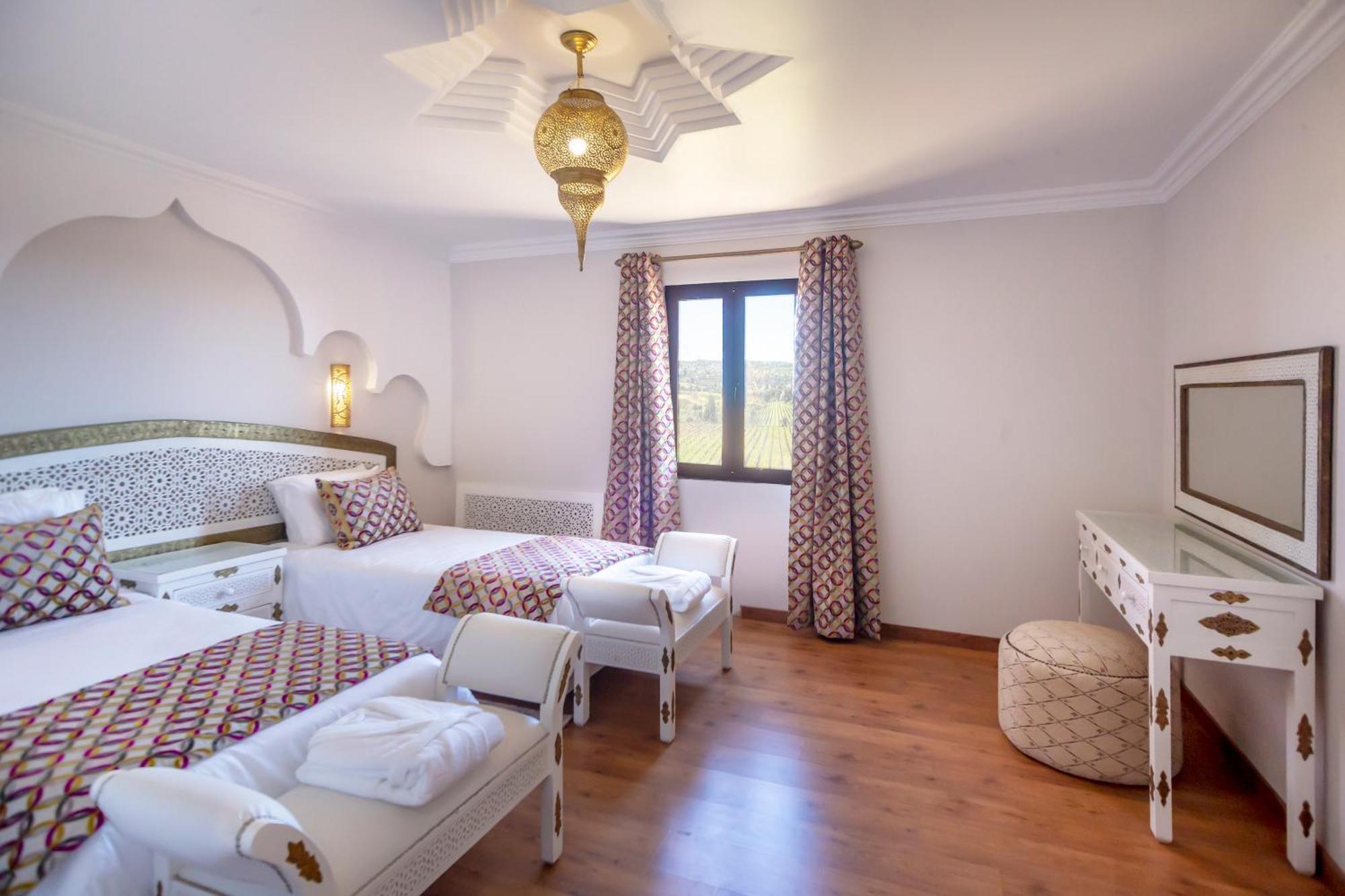 Al Karob Yoga Boutique Hotel Guia  Bagian luar foto
