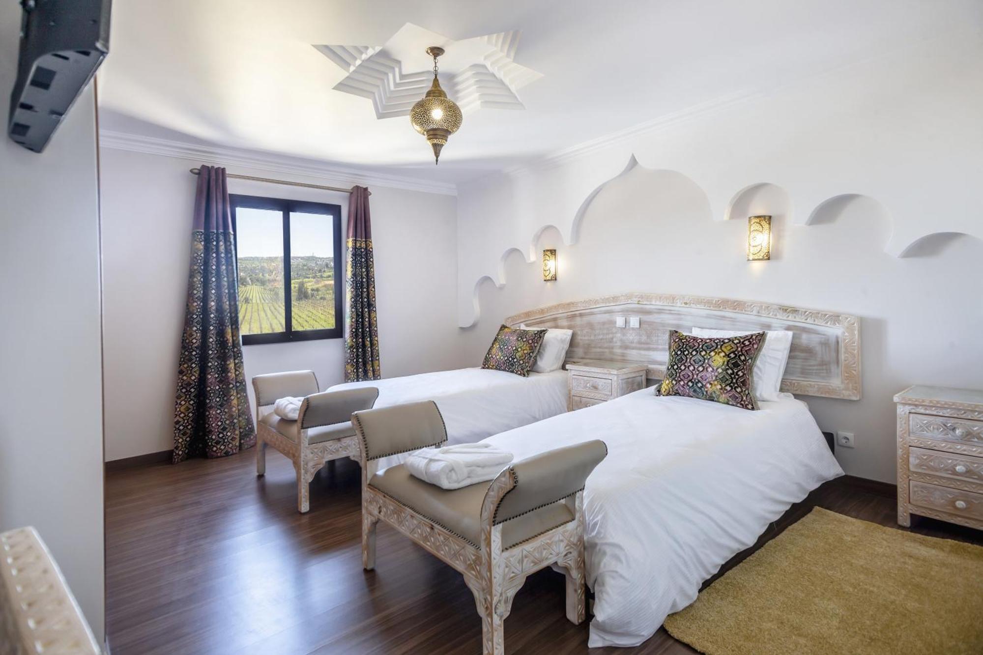 Al Karob Yoga Boutique Hotel Guia  Bagian luar foto