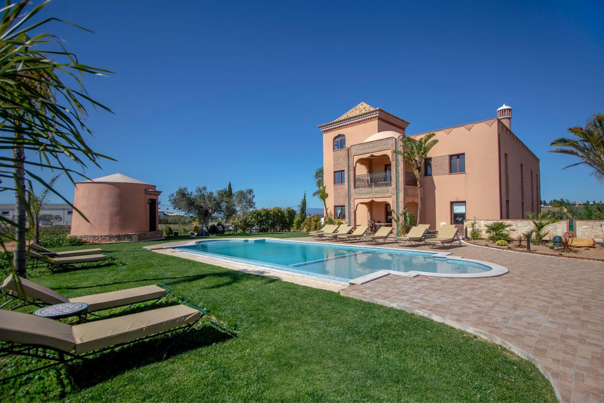 Al Karob Yoga Boutique Hotel Guia  Bagian luar foto